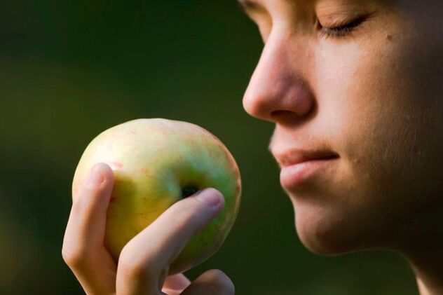 Smell of an apple, banana or mint
